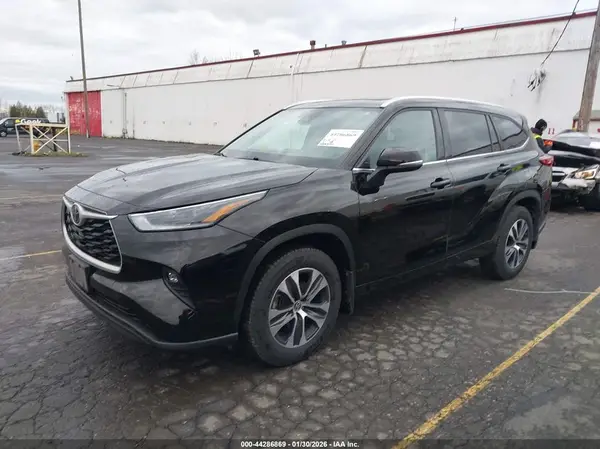 5TDGZRBHXMS154262 2021 TOYOTA HIGHLANDER - Image 2