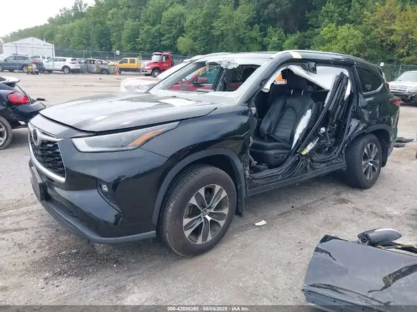 5TDGZRBHXMS524495 2021 TOYOTA HIGHLANDER - Image 2