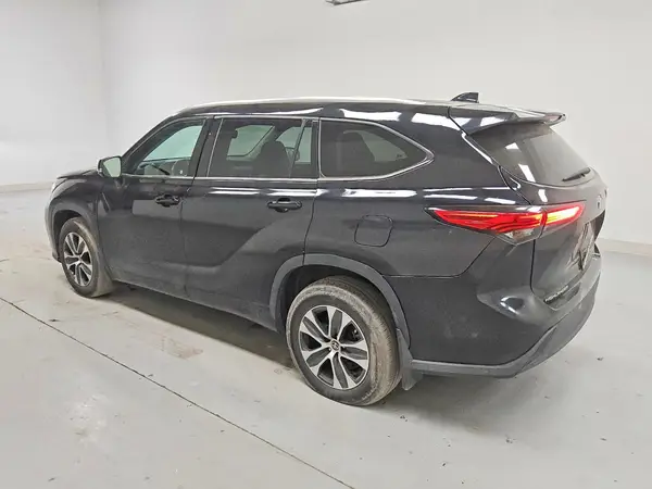 5TDGZRBHXMS525260 2021 TOYOTA HIGHLANDER - Image 2