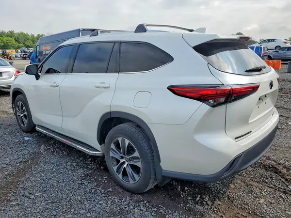 5TDGZRBHXMS531687 2021 TOYOTA HIGHLANDER - Image 2