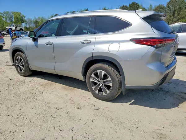 5TDGZRBHXMS536551 2021 TOYOTA HIGHLANDER - Image 2