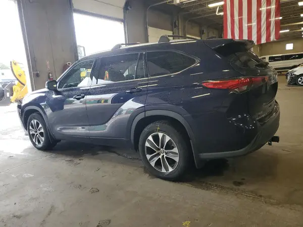 5TDGZRBHXMS549817 2021 TOYOTA HIGHLANDER - Image 2