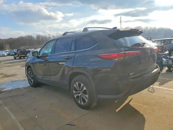 5TDGZRBHXMS553964 2021 TOYOTA HIGHLANDER - Image 2