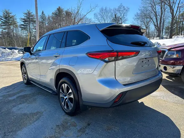 5TDGZRBHXMS558114 2021 TOYOTA HIGHLANDER - Image 2