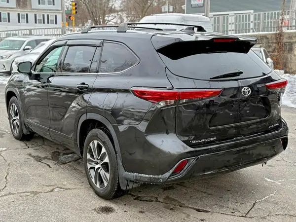 5TDGZRBHXMS558825 2021 TOYOTA HIGHLANDER - Image 2