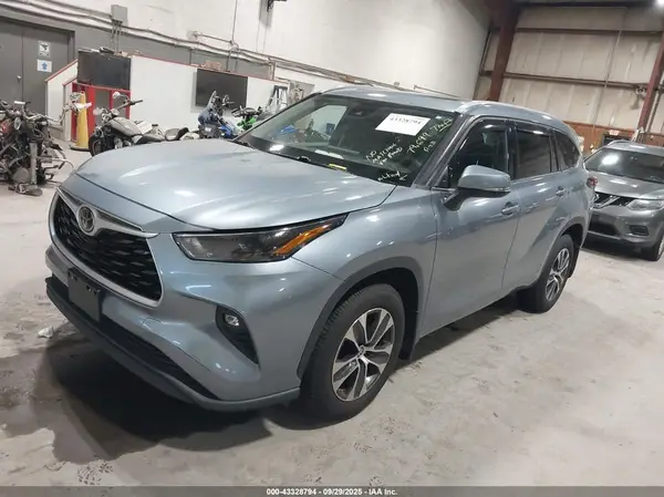 5TDGZRBHXNS164596 2022 TOYOTA HIGHLANDER - Image 2
