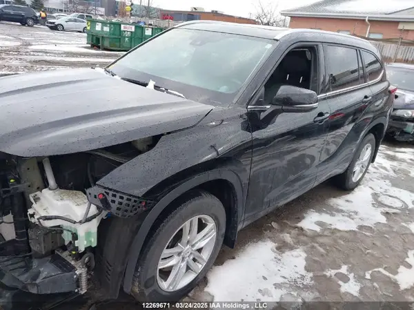 5TDGZRBHXNS180359 2022 TOYOTA HIGHLANDER - Image 2