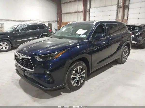 5TDGZRBHXNS185609 2022 TOYOTA HIGHLANDER - Image 2
