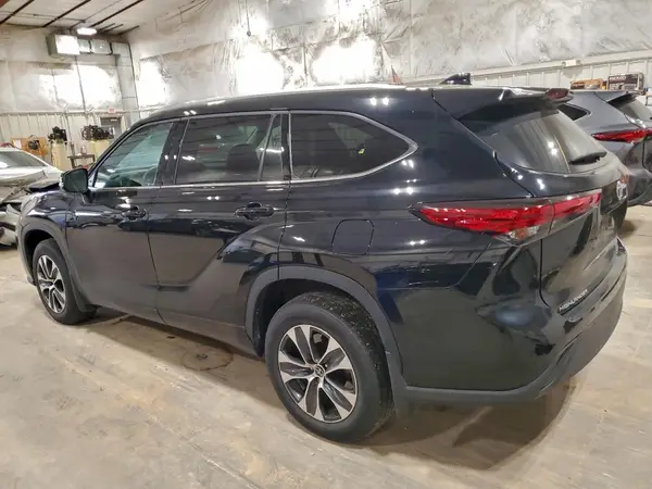 5TDGZRBHXNS187019 2022 TOYOTA HIGHLANDER - Image 2
