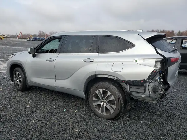 5TDGZRBHXNS191913 2022 TOYOTA HIGHLANDER - Image 2