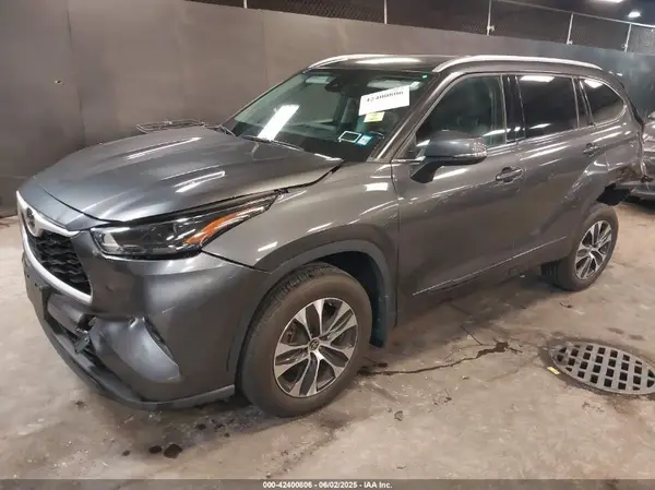 5TDGZRBHXNS192494 2022 TOYOTA HIGHLANDER - Image 2