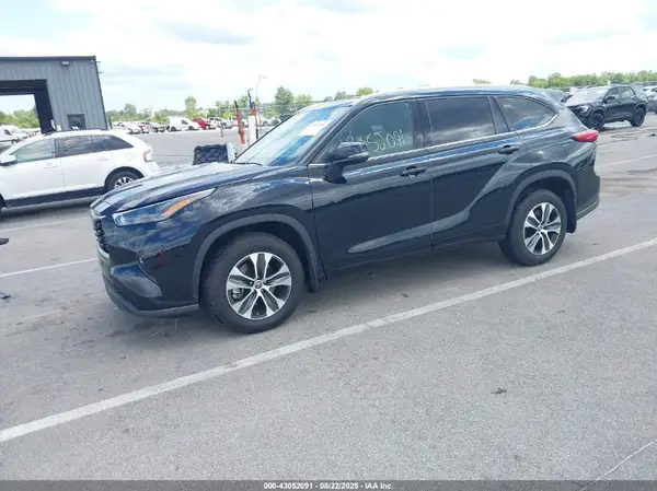 5TDGZRBHXNS192902 2022 TOYOTA HIGHLANDER - Image 2
