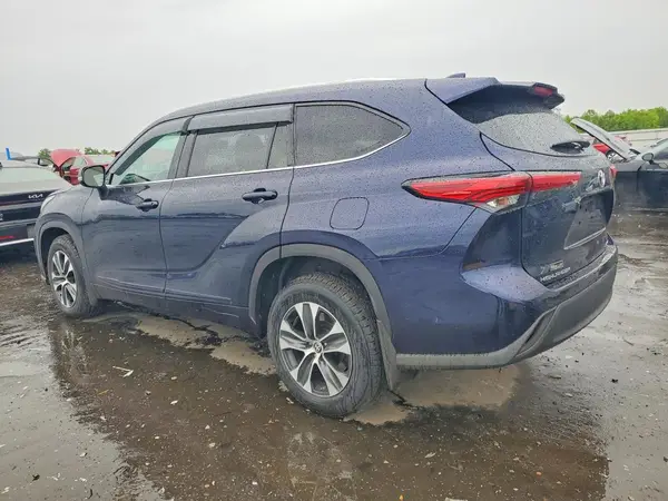 5TDGZRBHXNS204546 2022 TOYOTA HIGHLANDER - Image 2