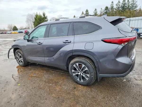 5TDGZRBHXNS208029 2022 TOYOTA HIGHLANDER - Image 2