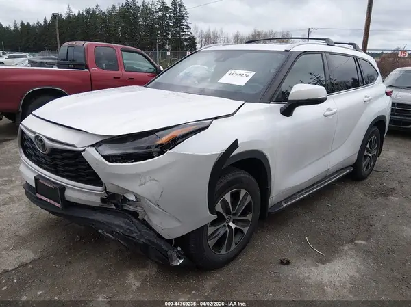 5TDGZRBHXNS221119 2022 TOYOTA HIGHLANDER - Image 2