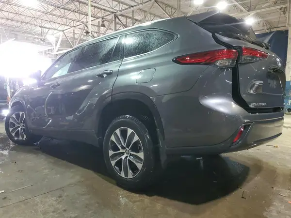 5TDGZRBHXNS222559 2022 TOYOTA HIGHLANDER - Image 2