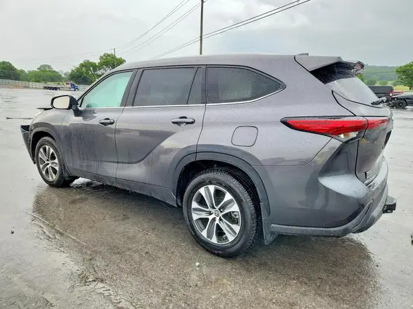 5TDGZRBHXNS234582 2022 TOYOTA HIGHLANDER - Image 2