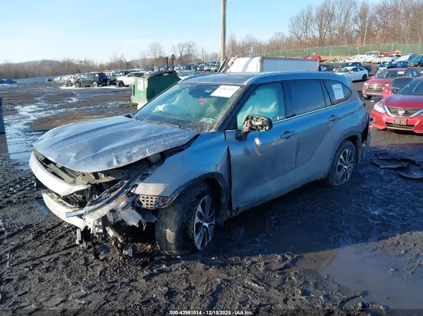 5TDGZRBHXNS245520 2022 TOYOTA HIGHLANDER - Image 2