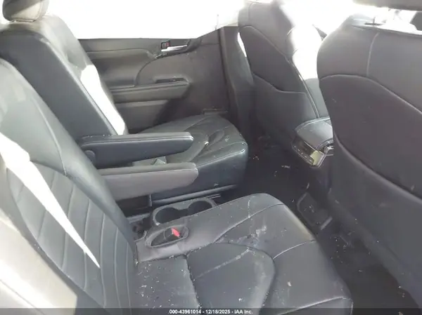 5TDGZRBHXNS245520 2022 TOYOTA HIGHLANDER - Image 8