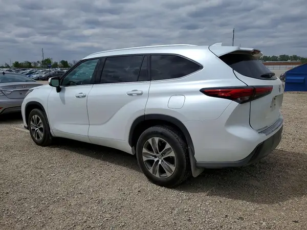 5TDGZRBHXNS561502 2022 TOYOTA HIGHLANDER - Image 2