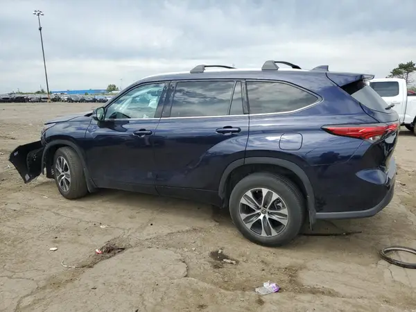 5TDGZRBHXNS564139 2022 TOYOTA HIGHLANDER - Image 2
