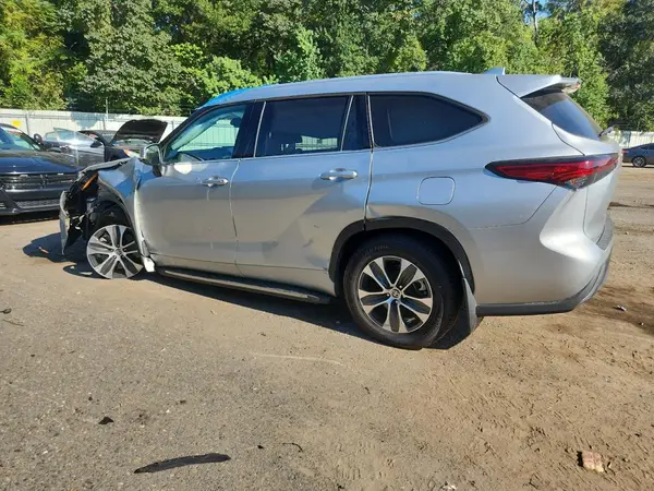 5TDGZRBHXNS567915 2022 TOYOTA HIGHLANDER - Image 2