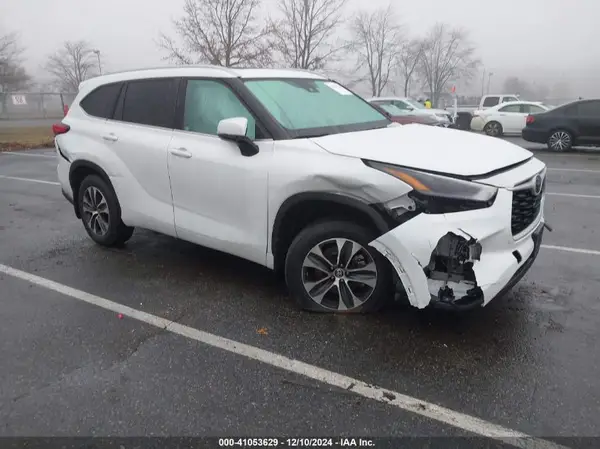 5TDGZRBHXNS568949 2022 TOYOTA HIGHLANDER - Image 1