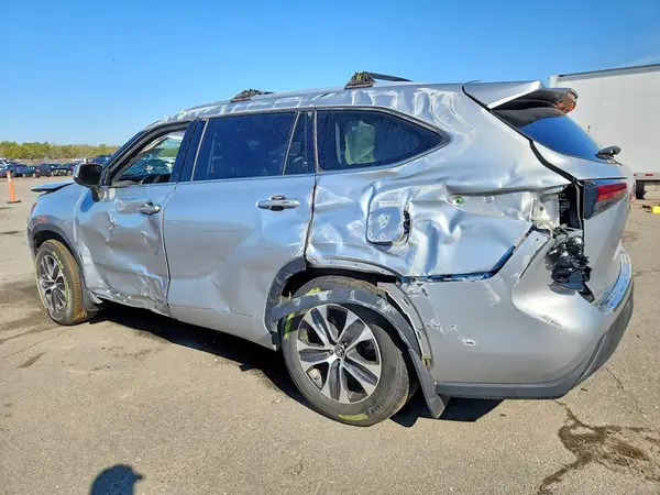 5TDGZRBHXNS571513 2022 TOYOTA HIGHLANDER - Image 2