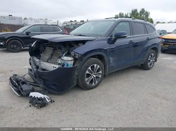 5TDGZRBHXNS571740 2022 TOYOTA HIGHLANDER - Image 2