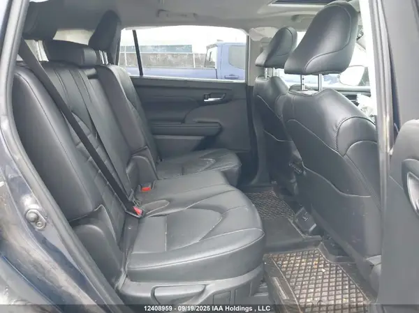 5TDGZRBHXNS571740 2022 TOYOTA HIGHLANDER - Image 8