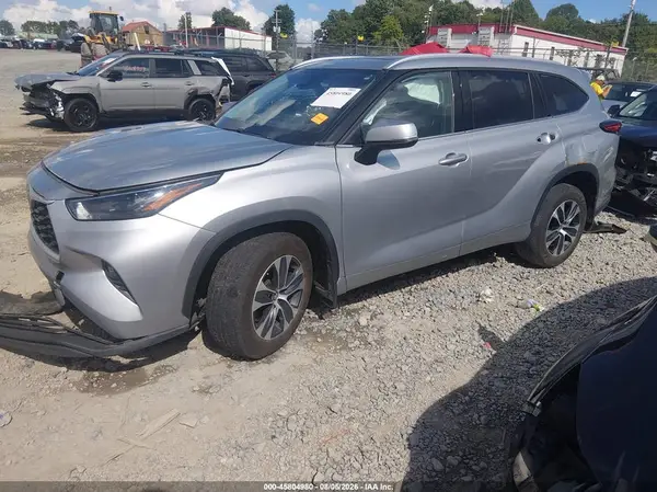 5TDGZRBHXNS575402 2022 TOYOTA HIGHLANDER - Image 2