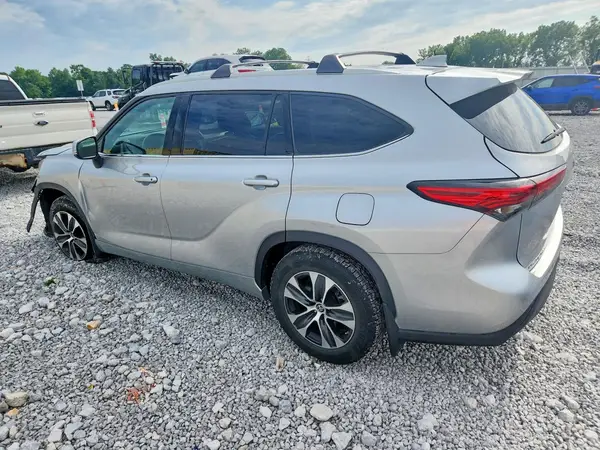 5TDGZRBHXNS575447 2022 TOYOTA HIGHLANDER - Image 2