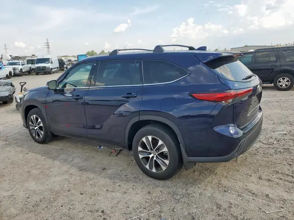 5TDGZRBHXNS577229 2022 TOYOTA HIGHLANDER - Image 2