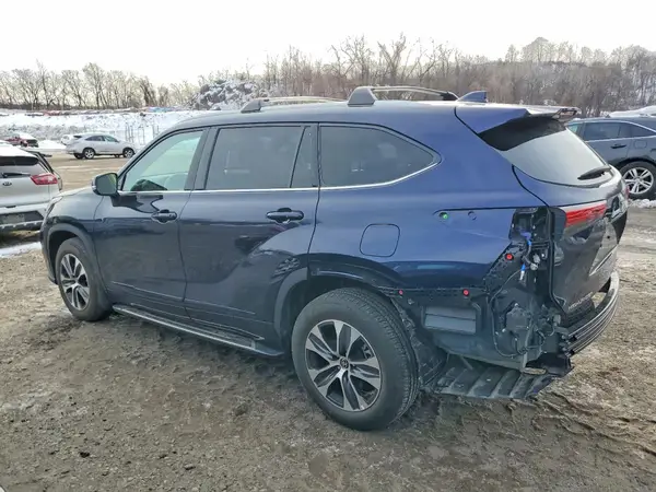 5TDGZRBHXNS582446 2022 TOYOTA HIGHLANDER - Image 2