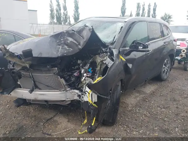 5TDGZRBHXNS582771 2022 TOYOTA HIGHLANDER - Image 2