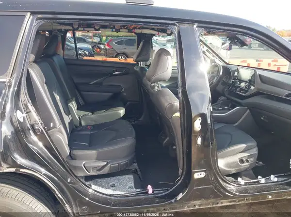 5TDGZRBHXNS588649 2022 TOYOTA HIGHLANDER - Image 8
