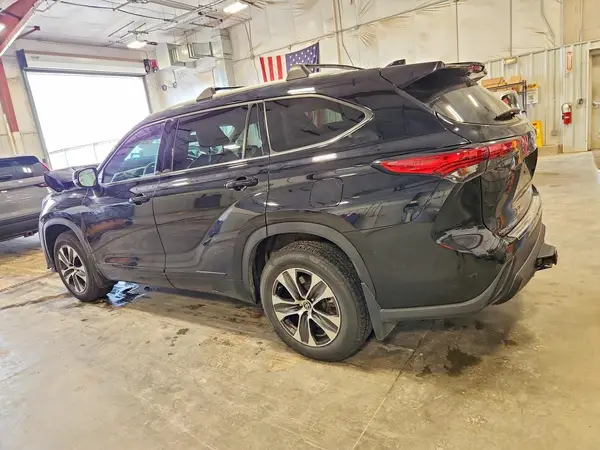5TDGZRBHXNS590210 2022 TOYOTA HIGHLANDER - Image 2