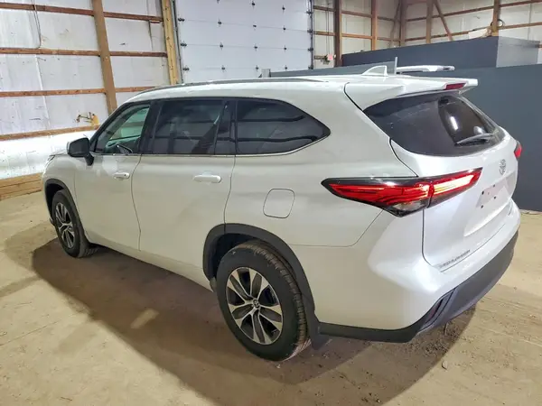 5TDGZRBHXNS591079 2022 TOYOTA HIGHLANDER - Image 2