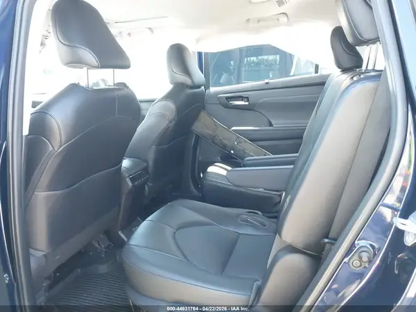5TDHARAH0NS511320 2022 TOYOTA HIGHLANDER - Image 8