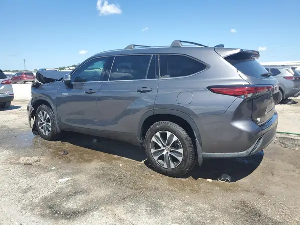5TDHARAH2MS008841 2021 TOYOTA HIGHLANDER - Image 2