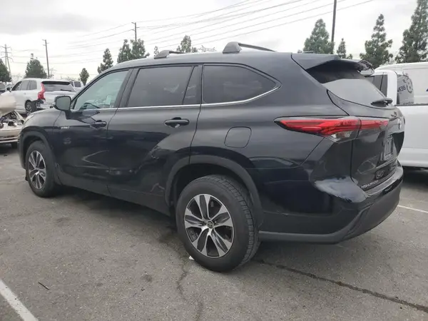 5TDHARAH2MS505579 2021 TOYOTA HIGHLANDER - Image 2