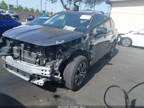 5TDHARAH3MS008847 2021 TOYOTA HIGHLANDER - Image 2