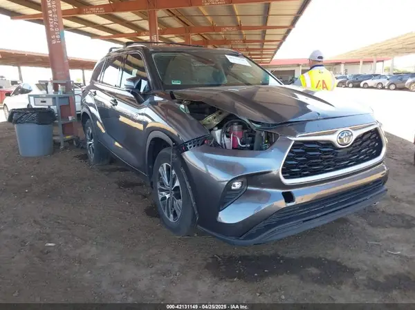 5TDHARAH3MS504165 2021 TOYOTA HIGHLANDER - Image 1