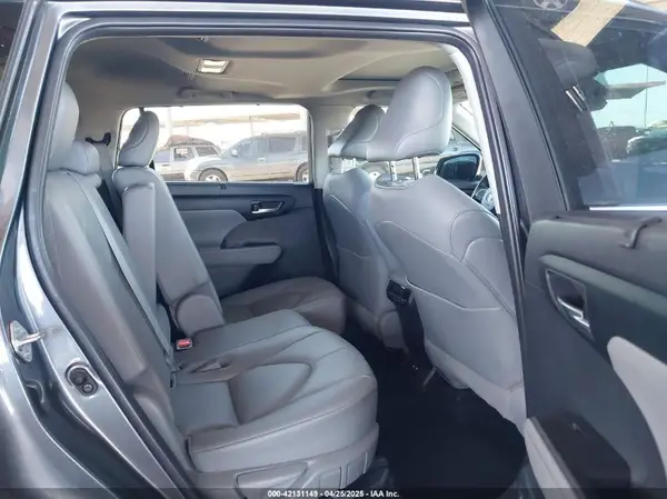 5TDHARAH3MS504165 2021 TOYOTA HIGHLANDER - Image 8