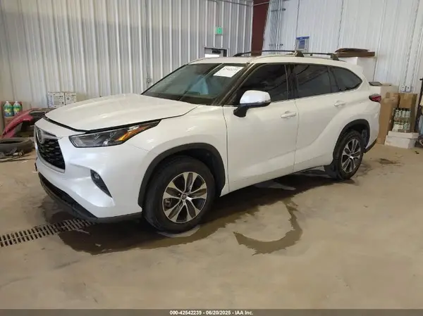 5TDHARAH3NS510405 2022 TOYOTA HIGHLANDER - Image 2