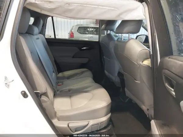 5TDHARAH3NS510405 2022 TOYOTA HIGHLANDER - Image 8