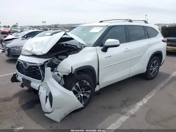 5TDHARAH4MS006945 2021 TOYOTA HIGHLANDER - Image 2