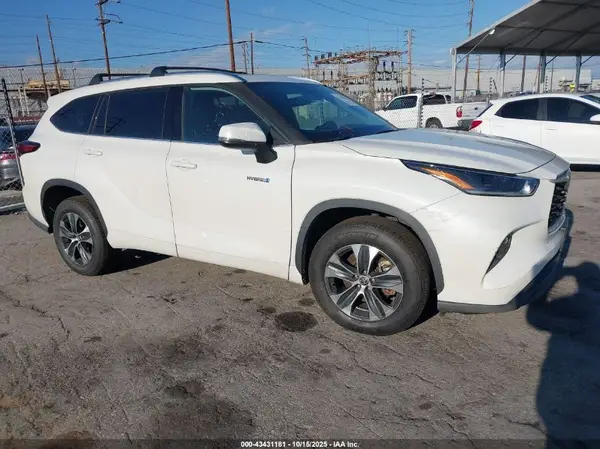 5TDHARAH4MS504613 2021 TOYOTA HIGHLANDER - Image 1