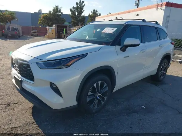 5TDHARAH4MS504613 2021 TOYOTA HIGHLANDER - Image 2