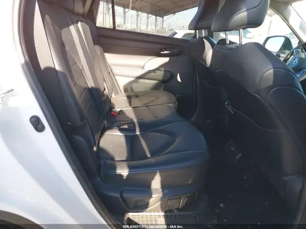 5TDHARAH4MS504613 2021 TOYOTA HIGHLANDER - Image 8